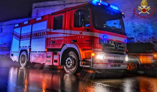 Incendio nella notte a Costigliole d'Asti: fiamme in un garage in frazione Annunziata