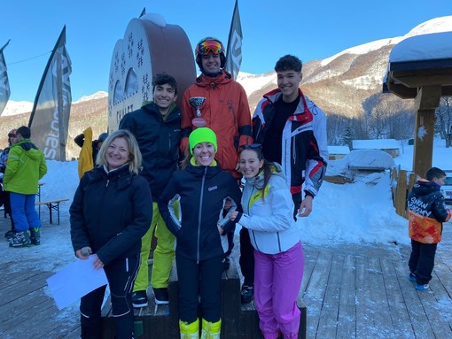 Il liceo scientifico Vercelli vince tutte le gare a squadre degli studenteschi di sci e snowboard [FOTO]