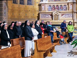 Le immagini della veglia di ieri sera