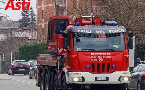 Guasto al treno, passeggeri costretti a una "passeggiata" sui binari a Nizza Monferrato