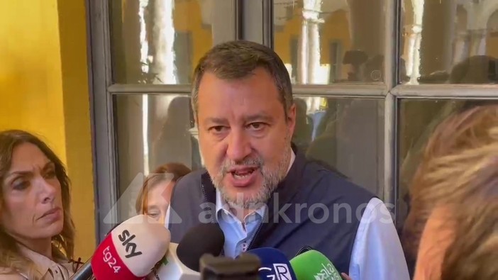 Scontri Milano, Salvini: "Parà pronti con Lince e droni, mi auguro restino per anni" Scontri Milano, Salvini: "Parà pronti con Lince e droni, mi auguro restino per anni"