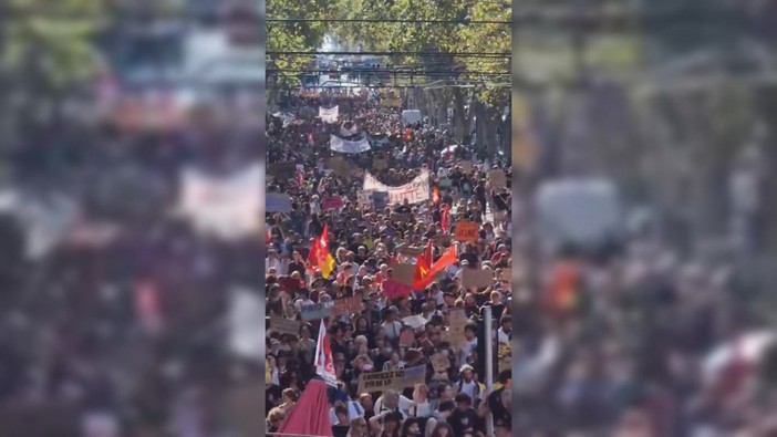 Da Marsiglia a Parigi, la marea di studenti in piazza in tutta la Francia