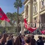 Sciopero scuola, a Roma fumogeni e bombe carta davanti Ministero Istruzione: "Valditara apri le porte"