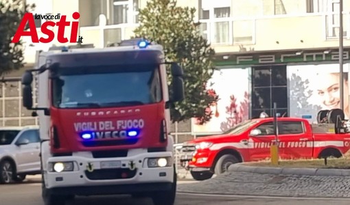 Incendio di sterpaglie a Sessant, vigili del fuoco al lavoro su circa 4mila metri quadrati Incendio di sterpaglie a Sessant, vigili del fuoco al lavoro su circa 4mila metri quadrati