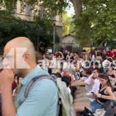 Cinema, piazza San Cosimato a Roma già strapiena per Roberto De Niro Cinema, piazza San Cosimato a Roma già strapiena per Roberto De Niro