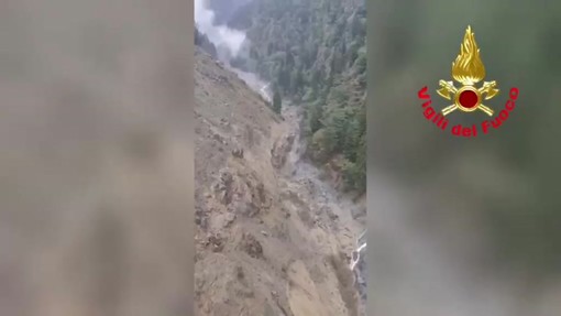 Maltempo, frane ed esondazioni nel bresciano: le immagini dall'elicottero Maltempo, frane ed esondazioni nel bresciano: le immagini dall'elicottero