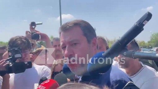 Grazia a Roggero, Salvini: "Moglie ha fatto bene a chiedere, Mattarella sceglierà liberamente" Grazia a Roggero, Salvini: "Moglie ha fatto bene a chiedere, Mattarella sceglierà liberamente"