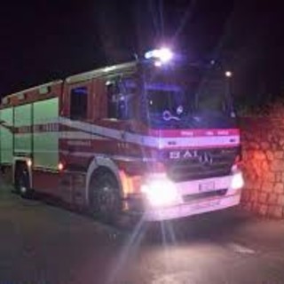 Schianto nella notte a San Damiano, auto contro guardrail