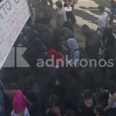 Proteste studenti a Roma, incappucciati infiltrati nel corteo
