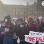 Francia, gli studenti bloccano l'accesso al Louvre