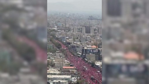 Funerali Khamenei, centinaia di migliaia di iraniani nelle strade: il video dall'alto Funerali Khamenei, centinaia di migliaia di iraniani nelle strade: il video dall'alto