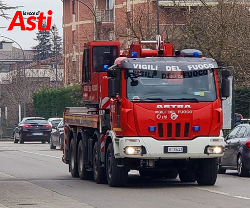 Guasto al treno, passeggeri costretti a una "passeggiata" sui binari a Nizza Monferrato