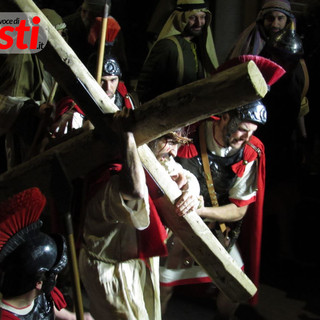 Una scena della Via Crucis di Antignano