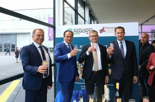 Al Vinitaly il Piemonte incontra l'Ue e chiede più peso per le regioni e aiuto con i carburanti (Video) Al Vinitaly il Piemonte incontra l'Ue e chiede più peso per le regioni e aiuto con i carburanti (Video)