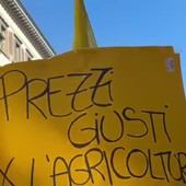 Caro carburanti, agricoltori in piazza a Firenze: "Non ci muoveremo da qui"