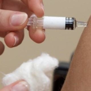 Influenza e Covid: la Regione Piemonte avvia la campagna vaccinale per le categorie a rischio