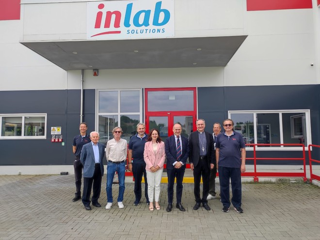 Il Cardinal Mauro Gambetti visita lo stabilimento Inalpi