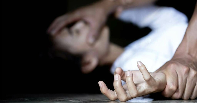 Violenze e manipolazioni: in tribunale ad Asti nuove testimonianze contro l’uomo che abusò della figlia della compagna