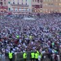 Palio di Siena, vince il Nicchio con il fantino Tittia: esplode la festa