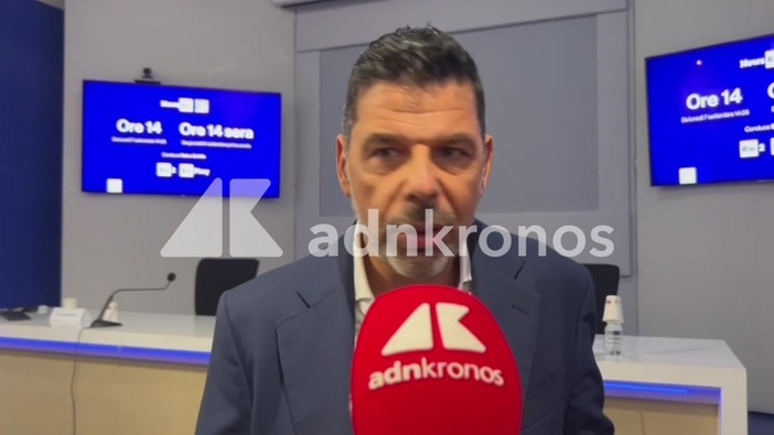 Scontro con inviati Report, Sottile: "Volate battutacce, da me nessuna provocazione" Scontro con inviati Report, Sottile: "Volate battutacce, da me nessuna provocazione"