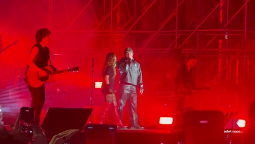 Emma a Rock in Roma, serata tra amici con Elisa, Amoroso e Annalisa Emma a Rock in Roma, serata tra amici con Elisa, Amoroso e Annalisa