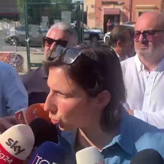 Caso Delmastro, Schlein: "La destra smetta di nascondere le chat"