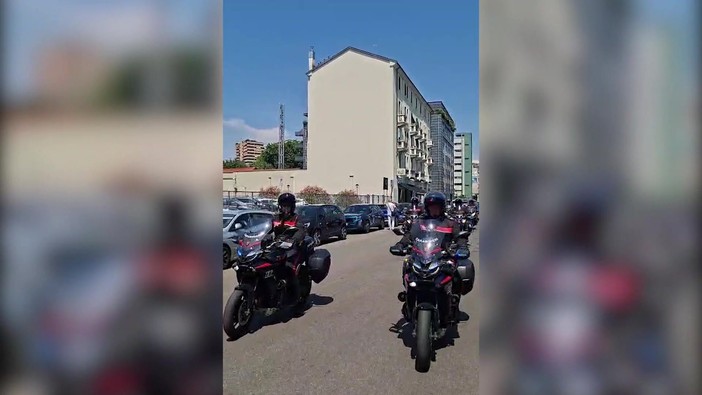 Agente morto dopo inseguimento, il saluto di cordoglio delle forze di polizia