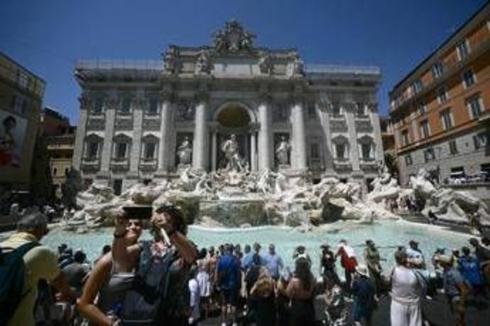 Fontana di Trevi a pagamento? "Solo ipotesi, non c'è data né decisione"