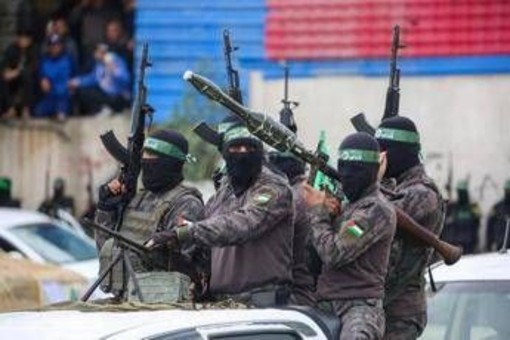 Hamas giustizia 'collaborazionisti' a Gaza: i video choc e i rischi per l'accordo di pace