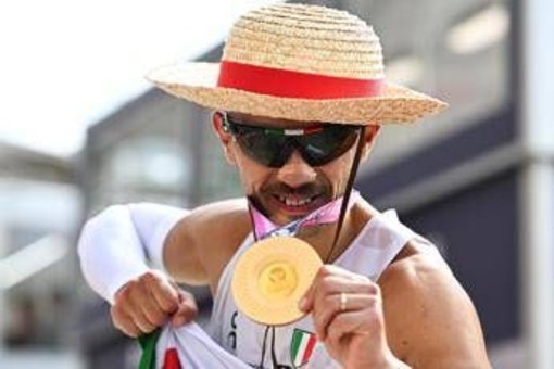 Stano vince l'oro e celebra... One Piece Stano vince l'oro e celebra... One Piece