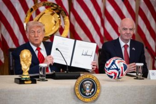 Mondiali, Trump rompe protocollo? "Presidente consegnerà coppa ai campioni" Mondiali, Trump rompe protocollo? "Presidente consegnerà coppa ai campioni"
