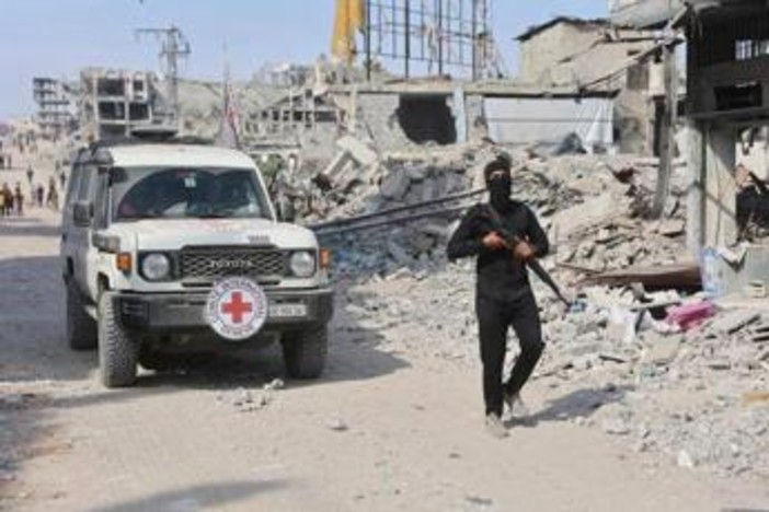 Riapre domani il valico di Allenby per gli aiuti a Gaza. Hamas: &quot;Violazioni da Israele, no inizio fase 2&quot;