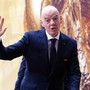 Infantino 'dribbla' le domande sul futuro con battuta al giornalista calvo: "Ci vediamo dal parrucchiere" Infantino 'dribbla' le domande sul futuro con battuta al giornalista calvo: "Ci vediamo dal parrucchiere"