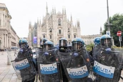 Milano, il lungo ottobre di piazza tra timori e bufale social su violenze e ronde Milano, il lungo ottobre di piazza tra timori e bufale social su violenze e ronde