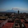 Incendio sul Vesuvio, prefetto di Napoli: &quot;Situazione migliora ma ancora al lavoro&quot;