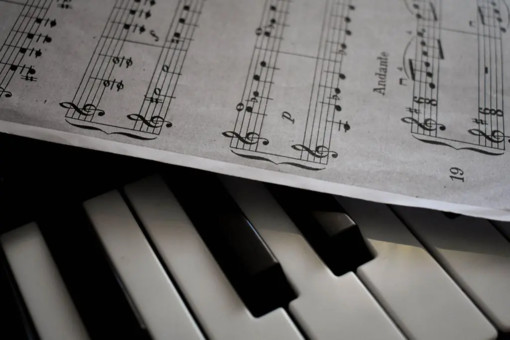 Musica, novembre dedicato a compositori e interpreti spagnoli su Tivusat