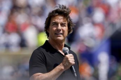 Tom Cruise, la figlia Suri rinuncia al cognome Tom Cruise, la figlia Suri rinuncia al cognome