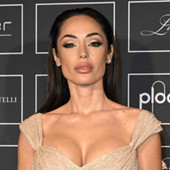 Raffaella Fico: "Io tradita, l'ho cacciato subito di casa. Smettiamola di dare la colpa alle donne" Raffaella Fico: "Io tradita, l'ho cacciato subito di casa. Smettiamola di dare la colpa alle donne"