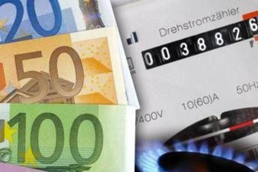 Dopo gasolio e benzina, Eni sconta anche le bollette di luce e gas: -30% su offerta base, tariffa bloccata per due anni Dopo gasolio e benzina, Eni sconta anche le bollette di luce e gas: -30% su offerta base, tariffa bloccata per due anni