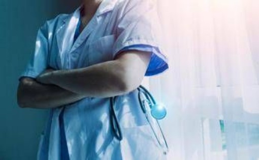 Infermiera va in pensione a 62 anni, ma non le basta: "Guadagno troppo poco" Infermiera va in pensione a 62 anni, ma non le basta: "Guadagno troppo poco"