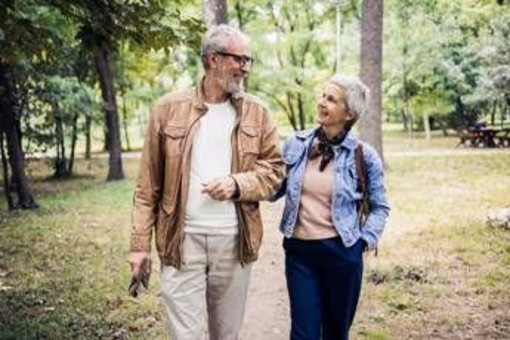 Anziani, indagine su over 65: la metà teme declino cognitivo e difficoltà motorie