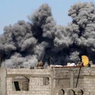 Gaza, raid di Israele nella notte: sei morti. Sirene a Gerusalemme per missile Houthi