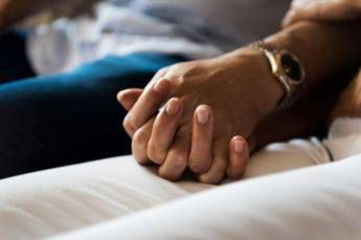 Spagna, uomo blocca eutanasia della figlia: processo storico su 'morte dignitosa'
