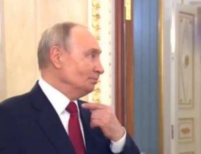 Putin, il discorso è da rifare ma il video finisce online Putin, il discorso è da rifare ma il video finisce online