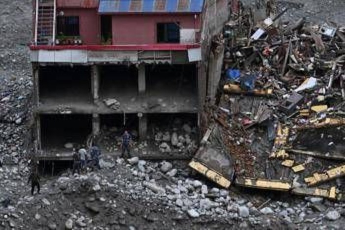 Alluvione in Nepal e Tibet, i morti sono più di 1.000 Alluvione in Nepal e Tibet, i morti sono più di 1.000