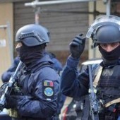 Sequestri di persona, torture e bombe sul litorale romano: quattro arresti a Ostia