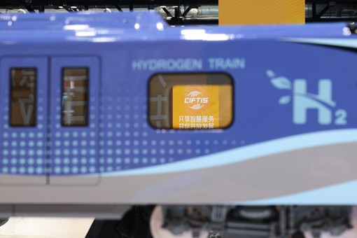 In Cina cresce il commercio di servizi, l’export trainato da viaggi e trasporti