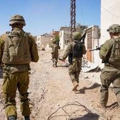 Idf marchia con numeri in fronte i palestinesi fermati in Cisgiordania Idf marchia con numeri in fronte i palestinesi fermati in Cisgiordania