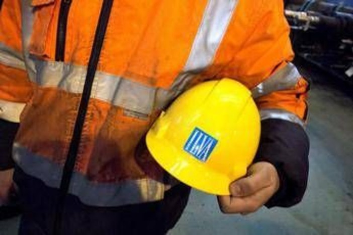 Ex Ilva, continua la protesta a Genova. Sciopero e occupazione a Taranto Ex Ilva, continua la protesta a Genova. Sciopero e occupazione a Taranto