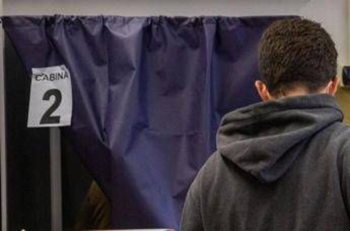 Sondaggio politico: Fratelli d'Italia in calo, Pd sale, cresce l'astensione